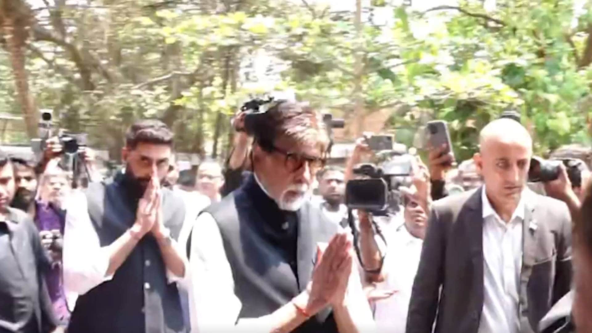 Manoj Kumar Last Rites update amitabh bachchan prem chopra anu malik Vindu Dara Singh Zayed Khan rajpal yadav