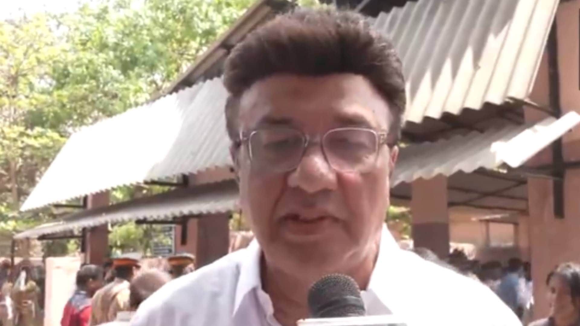 Manoj Kumar Last Rites update amitabh bachchan prem chopra anu malik Vindu Dara Singh Zayed Khan rajpal yadav