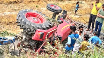 Wedding bus collides with a tractor in Chandausi; 20 people from Rampur injured.
