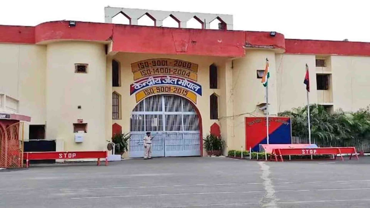 Bhopal News NIA's wanted fanatic Firoz will stay in Anda Cell