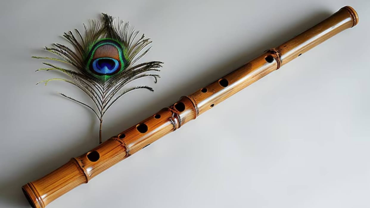 Flute Vastu Tips Shri Krishna favorite flute removes Vastu defects bring happiness and prosperity