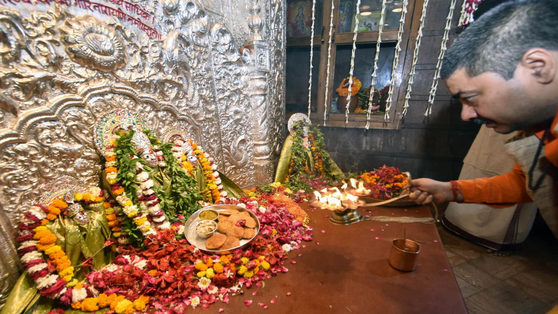 Maha Ashtami 2026 Date October 18 or 19\ Know the Correct Date Kanya Pujan Muhurat and Significance