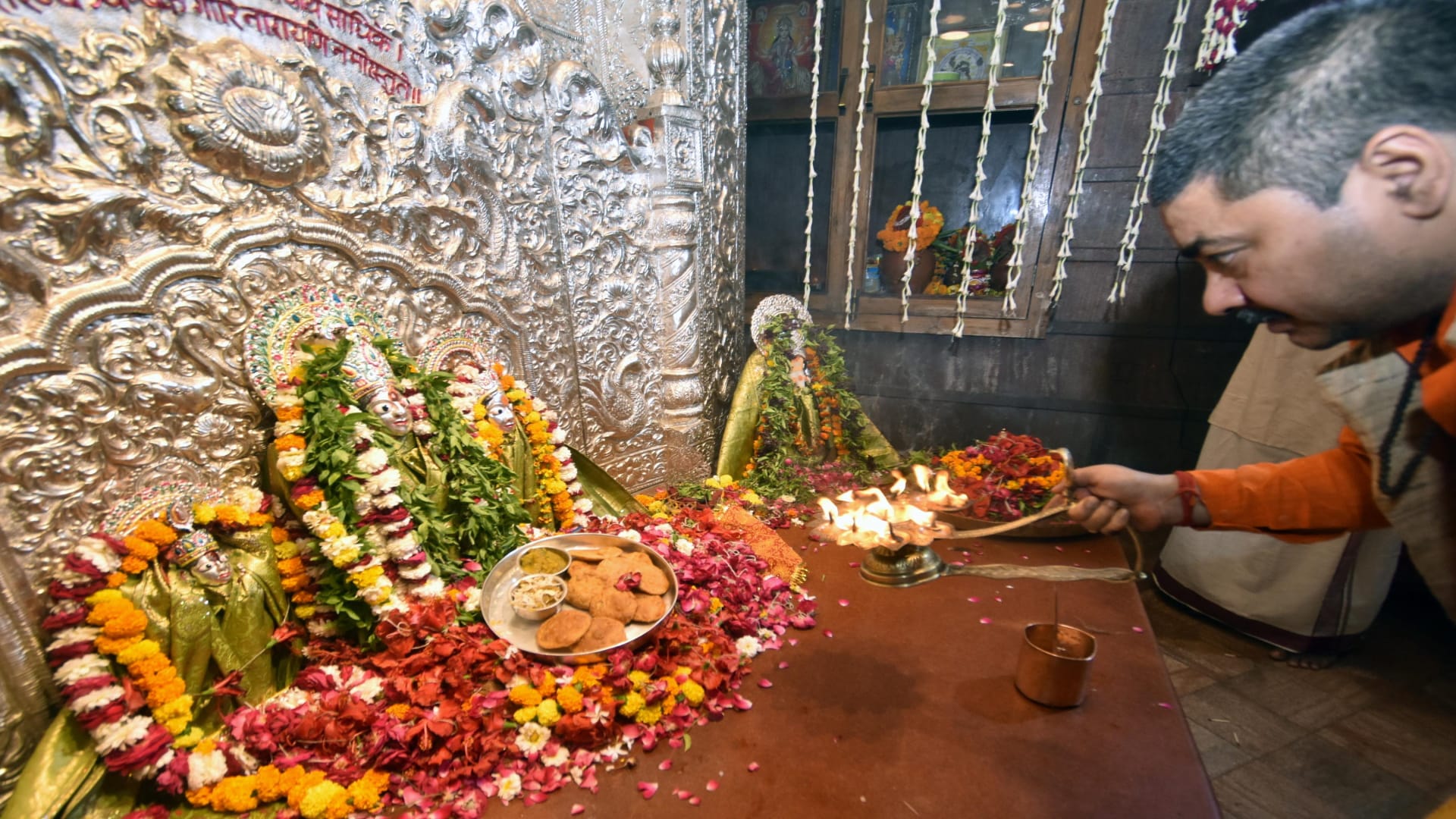 Maha Ashtami 2026 Date October 18 or 19\ Know the Correct Date Kanya Pujan Muhurat and Significance
