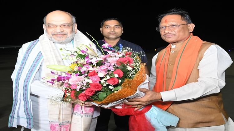 छत्तीसगढ़ दौरे पर केंद्रीय गृहमंत्री अमित शाह: सीएम साय समेत इन सीनियर नेताओं ने गर्मजोशी के साथ किया स्वागत