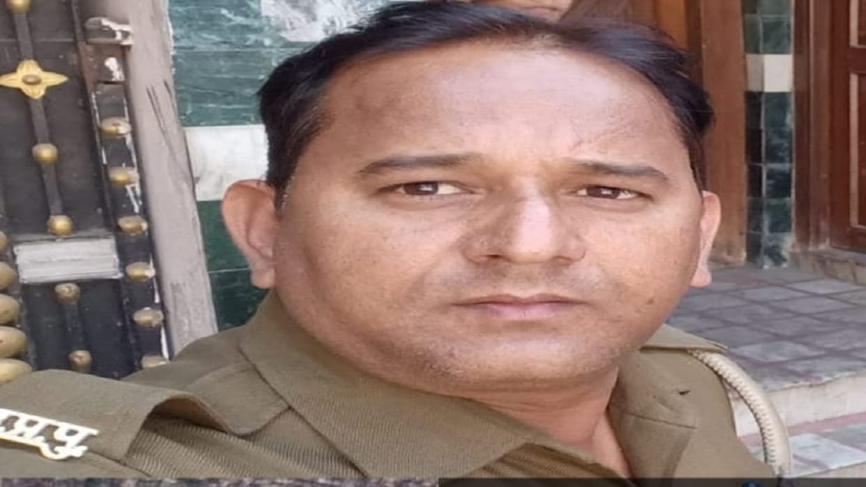 Bike rider head constable died after being hit by vehicle in Bareilly