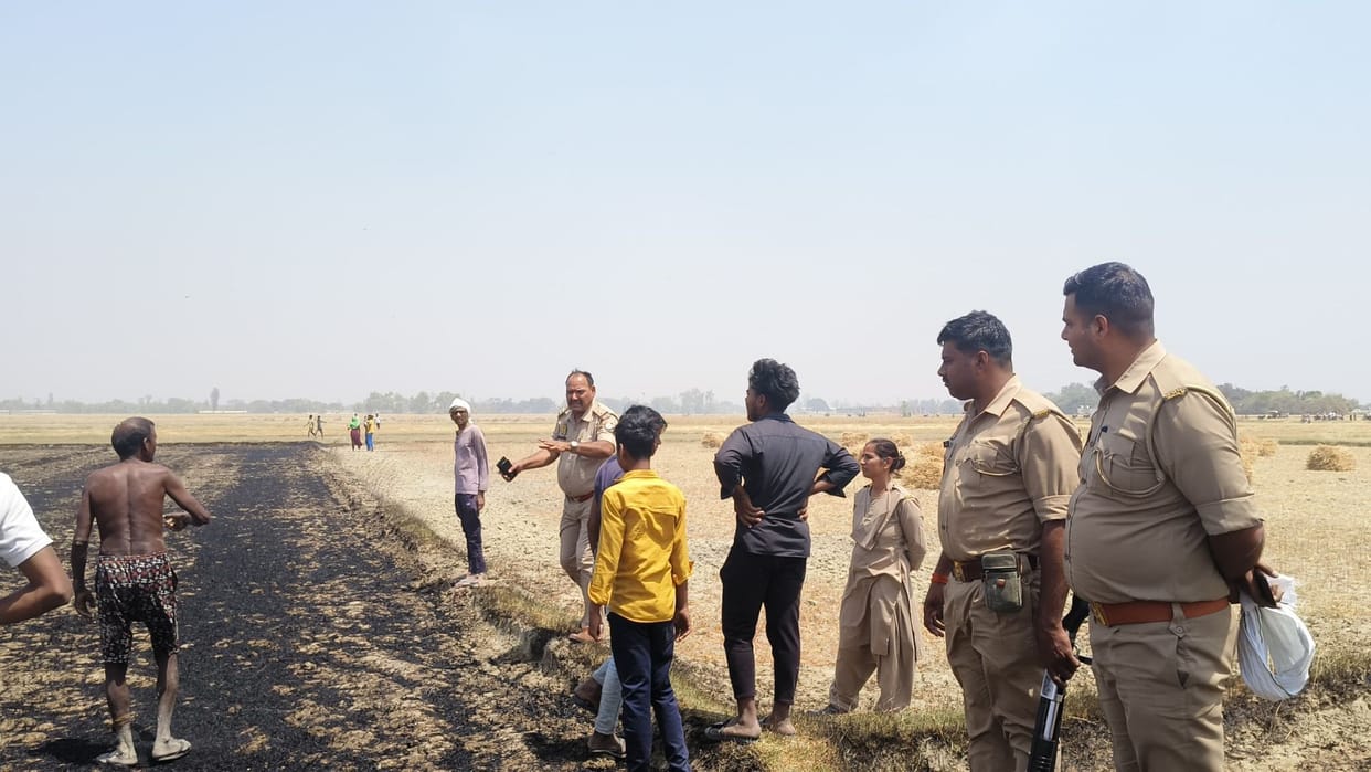 Panic due to fire in the field more than 70 bighas of crops burnt to ashes controlled after a lot of effort