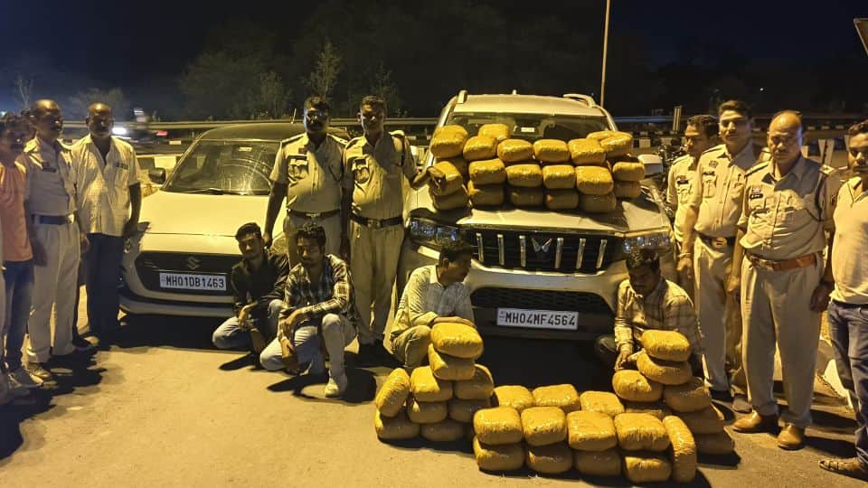 Police arrested four interstate smugglers in Mahasamund