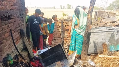 Tractor engine explodes field in ballia 54 bigha crop reduced to ashes 6 sheds and goods destroyed