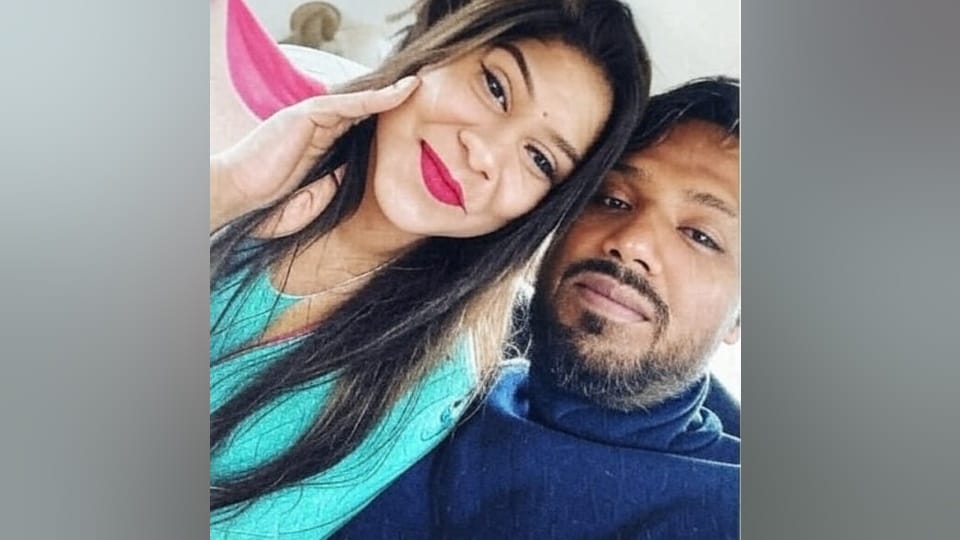 Girl Married her cousin secretly after quarrel committed suicide in Delhi made video and hung herself