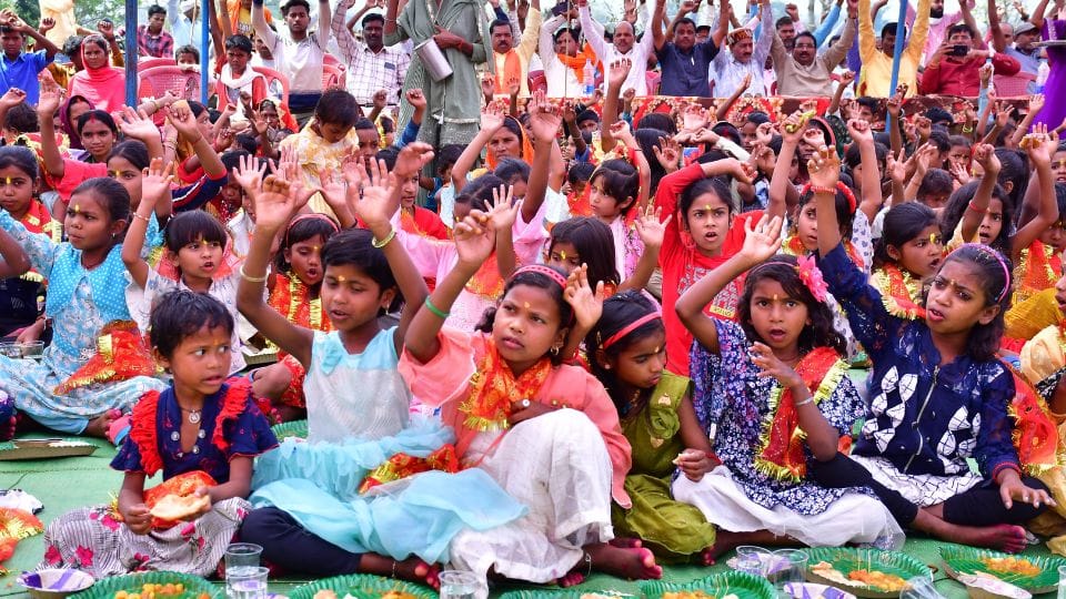 Kanya Pujan 2026 The Religious Significance of Feeding a Langur Alongside Nine Girls During Navratri