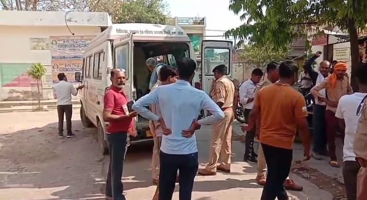 Banda Accident private bus full of passengers collided with tree 14 injured five referred to district hospital