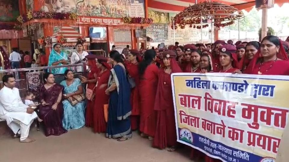 women commandos are running a school of new awareness program on Navratri in Balod