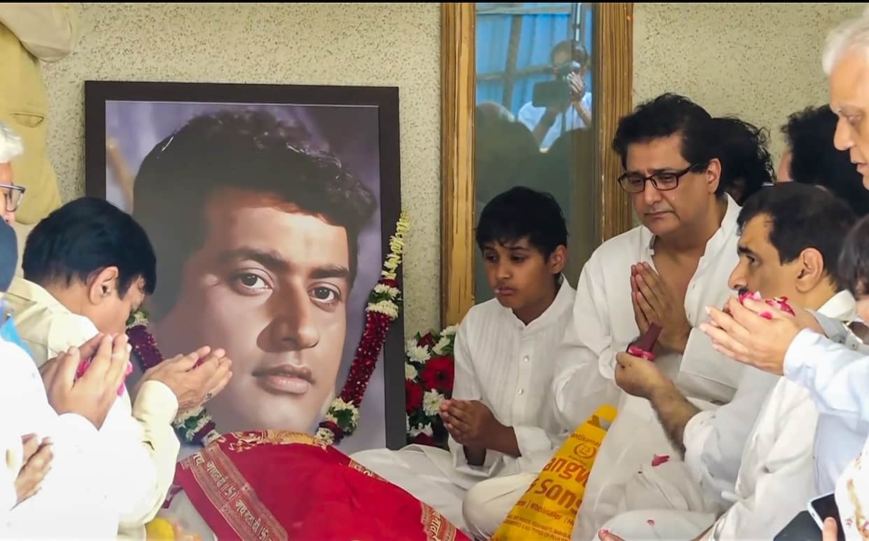 Manoj Kumar Last Rites update amitabh bachchan prem chopra anu malik Vindu Dara Singh Zayed Khan rajpal yadav