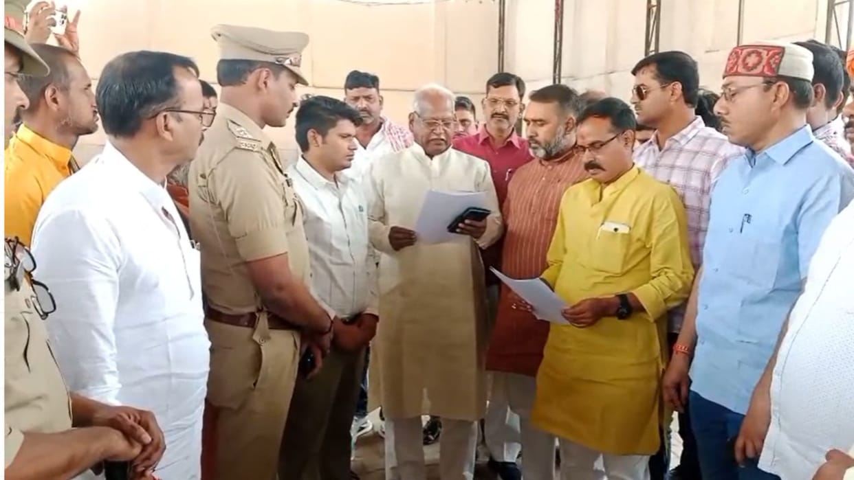 Rajput Karni Sena staged a sit-in protest at Ramlila Maidan against the comments on Rana Sanga