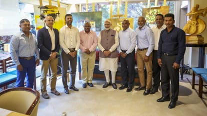 श्रीलंकाई क्रिकेटरों के साथ पीएम मोदी