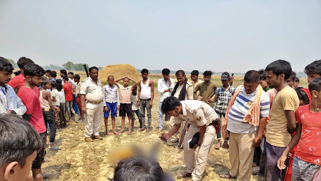 Motihari: Body of youth found hanging from tree in suspicious condition police confused between murder-suicide