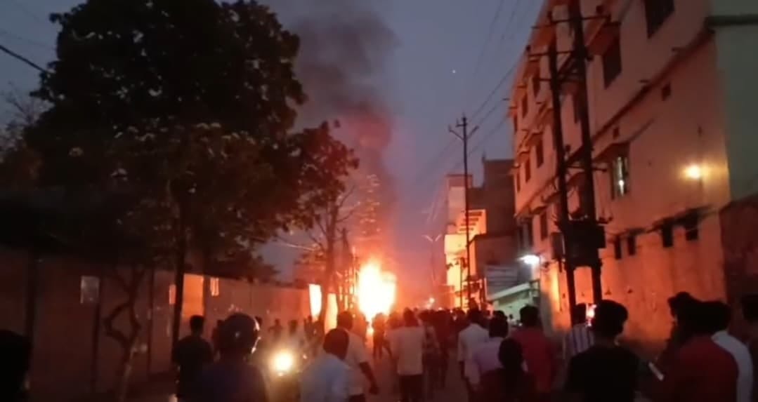 Bihar Gas Cylinder Blast in Transport Truck Accident Injured Report News in Hindi