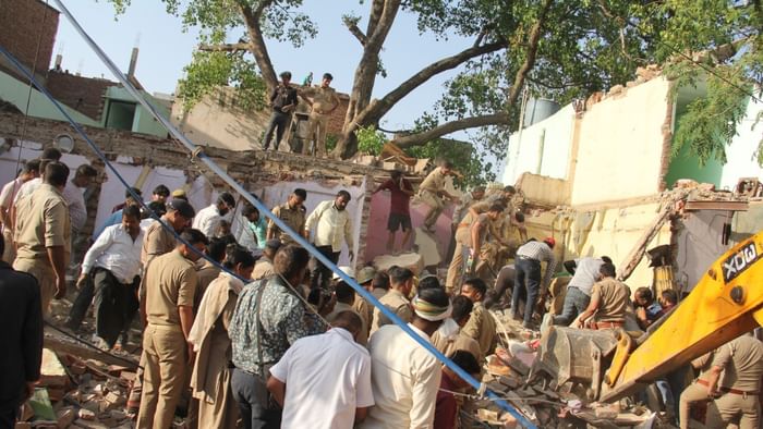 Two brothers die bodies were taken out together family was inconsolable