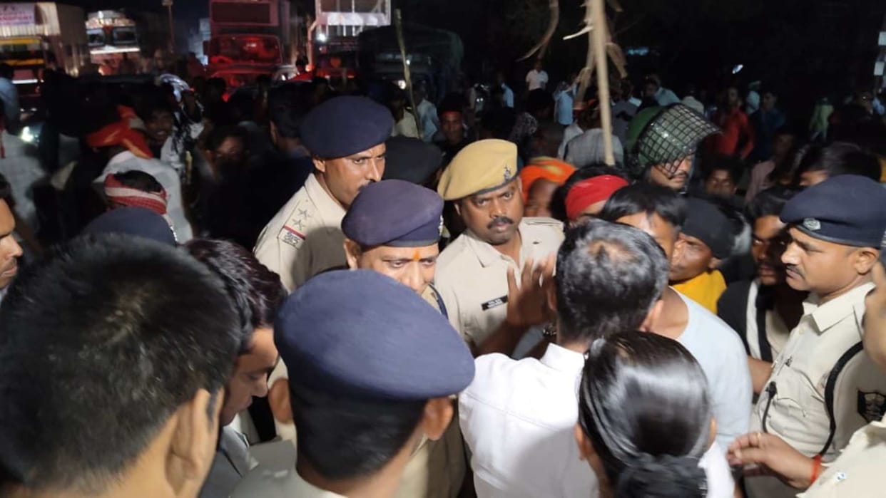 Bihar News : Public created ruckus DJ was stopped bihar police vehicle damaged Ram Navami 2025