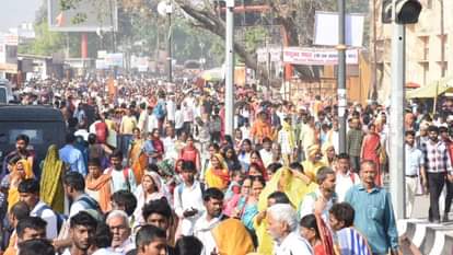 अयोध्या में इन दिनों भक्तों की संख्या बढ़ रही है।