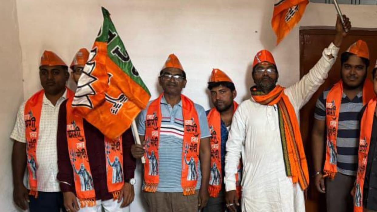 BJP foundation day was celebrated booth presidents went among the public and counted the achievements