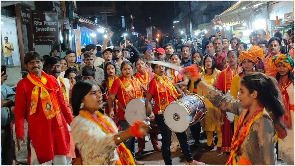 CM Hemant Soren and his wife Kalpana Soren worshiped at Tapovan temple in Ranchi On Ram Navami