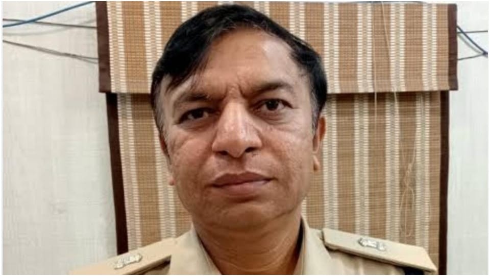 एएसपी अनिल पाटीदार छुट्टी पर गए, नंबर भी आ रहा बंद।