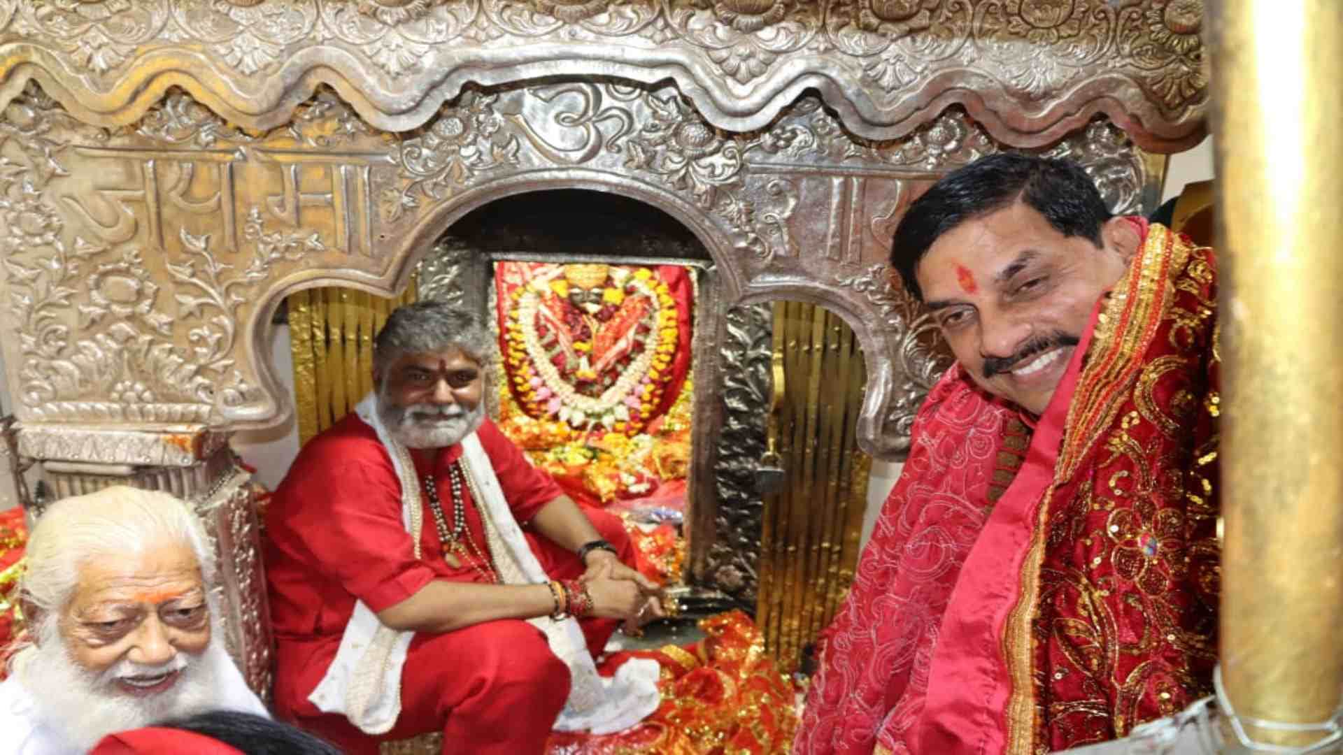 मां शारदा के दर्शन करने पहुंचे सीएम मोहन यादव।