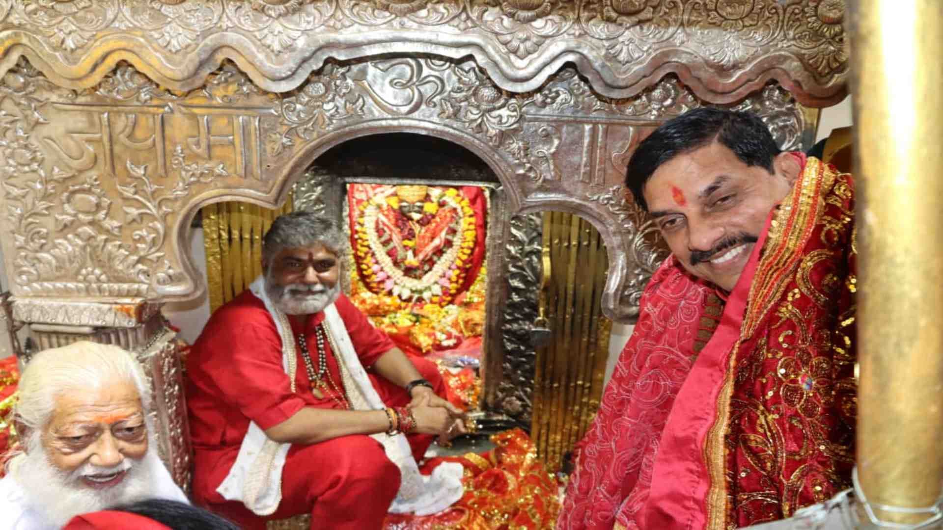 मां शारदा के दर्शन करने पहुंचे सीएम मोहन यादव।