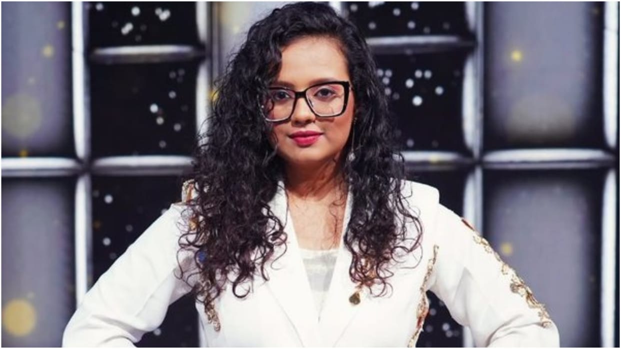 Manasi Ghosh lifts trophy of Indian Idol  season 15 Wins Brand New Car social media reaction