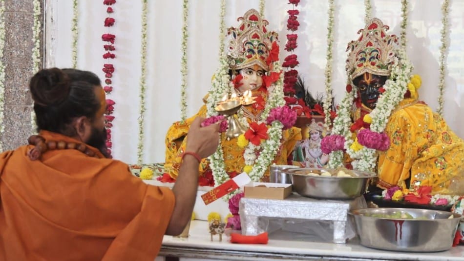 Grand Ram Navami Celebration in Indore, Temples Filled with Devotees