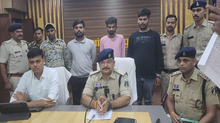 Rajnandgaon: अवैध शराब तस्करी की मामले में पुलिस ने तीन आरोपियों को किया गिरफ्तार, फार्महाउस से मिली 432 पेटी