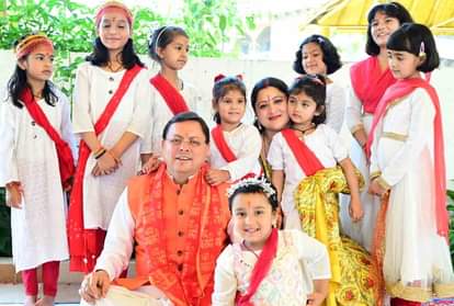 सीएम धामी ने किया कन्या पूजन