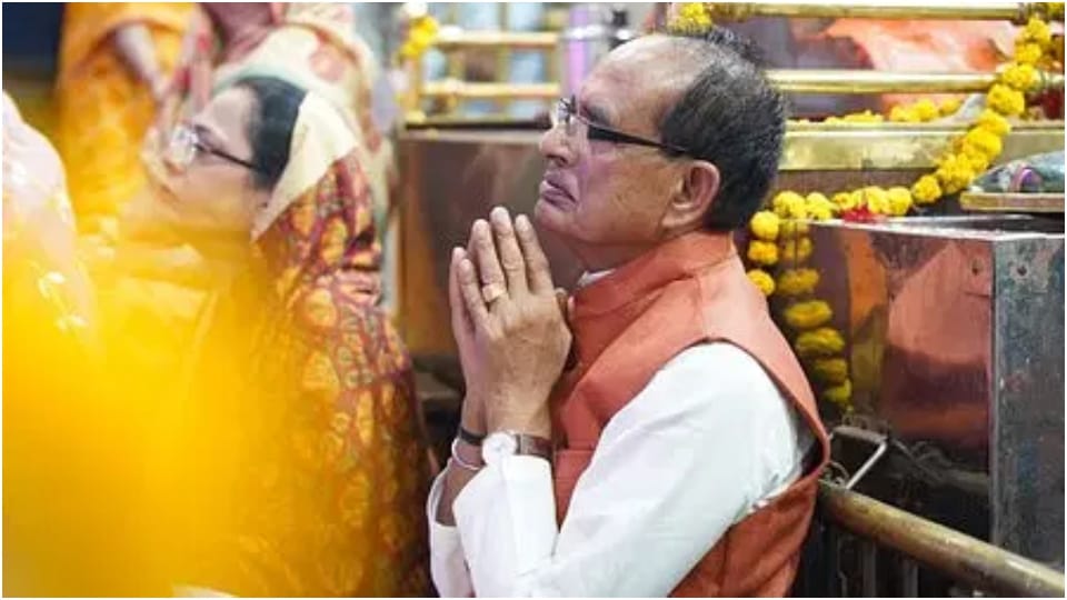 Shivraj Singh Chauhan worship with his family at Salkanpur Vijayasan Devi Temple in Sehore