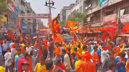 Siwan News: Grand Ram Navami procession taken out amid tight security, city resounds with tableaux and slogans