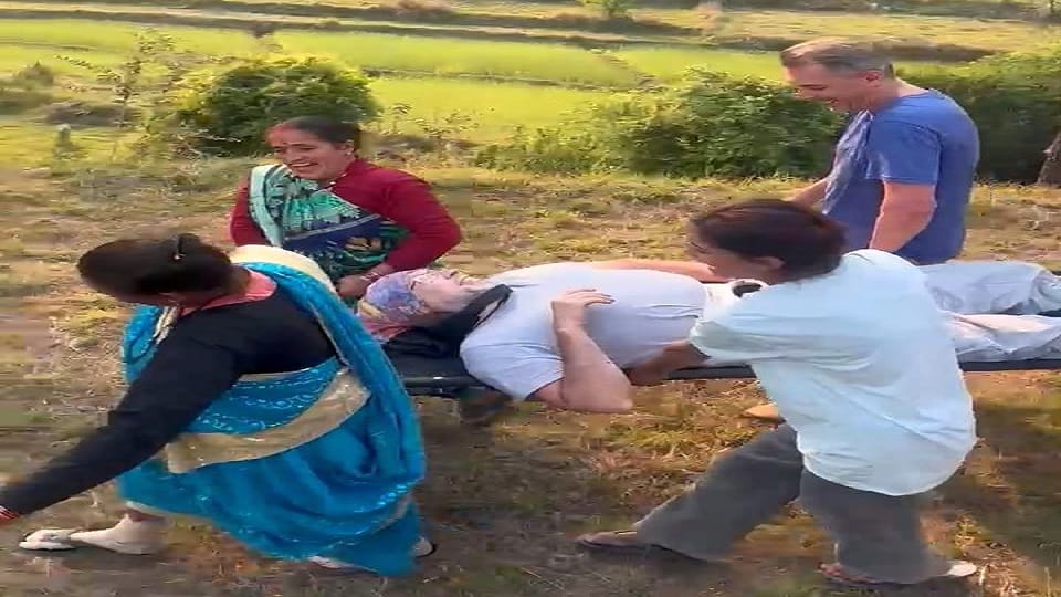 Six women from Amsyari helped the injured Russian tourist in bageshwar