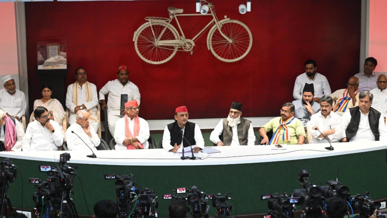 Akhilesh Yadav said If any incident happens with SP MP Ramji Lal Suman, then CM Yogi will be responsible.