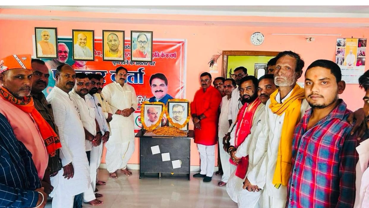Foundation Day of bjp Floral tributes offered great men sweets distributed
