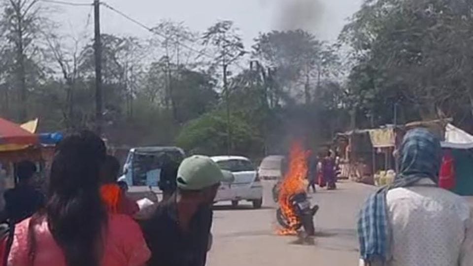A moving bike caught fire in Korba