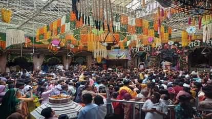 बांकेबिहारी मंदिर।