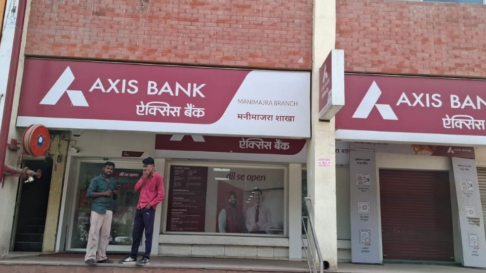 Attempt to rob Axis Bank in Manimajra Chandigarh