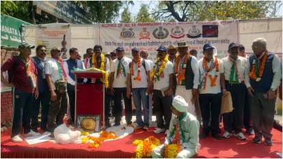 Protest at Jantar Mantar over demands including OPS  of paramilitary forces memorandum submitted to PM Modi