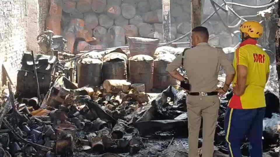 Haridwar News Fire in chemical factory Tin shed blown away dilapidated walls telling the horror of the fire