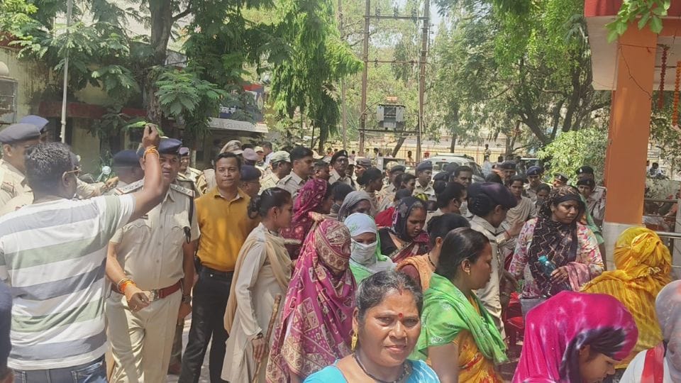 dead body of a girl found in a car in Durg