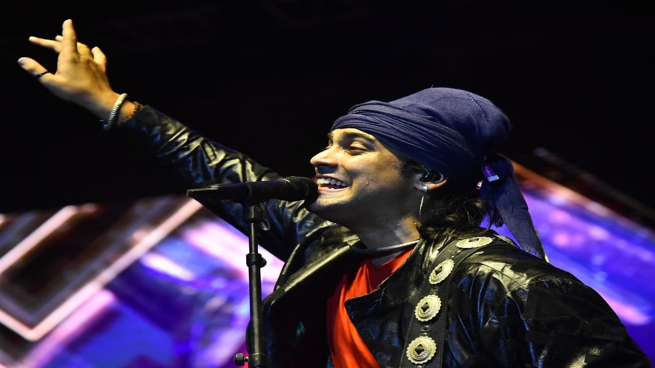 Singer Jubin Nautiyal melodious voice stole the show youth danced a lot in Star Night