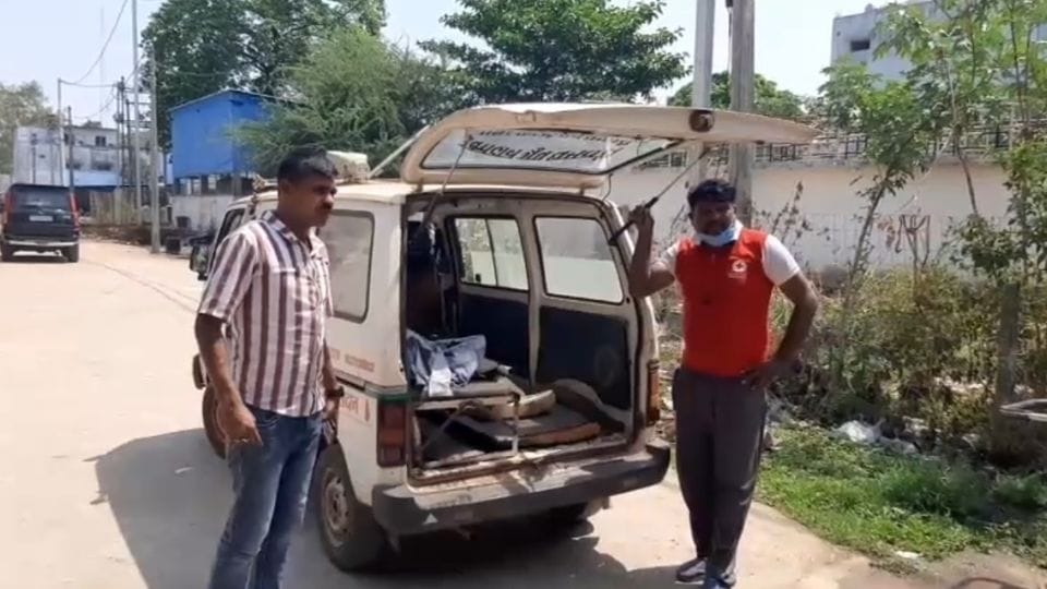 Dead bodies of father and son found in their house in Dhamtari