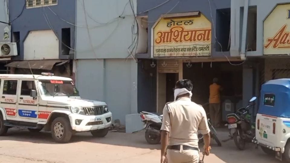 body of man was found hanging in a hotel in Dhamtari