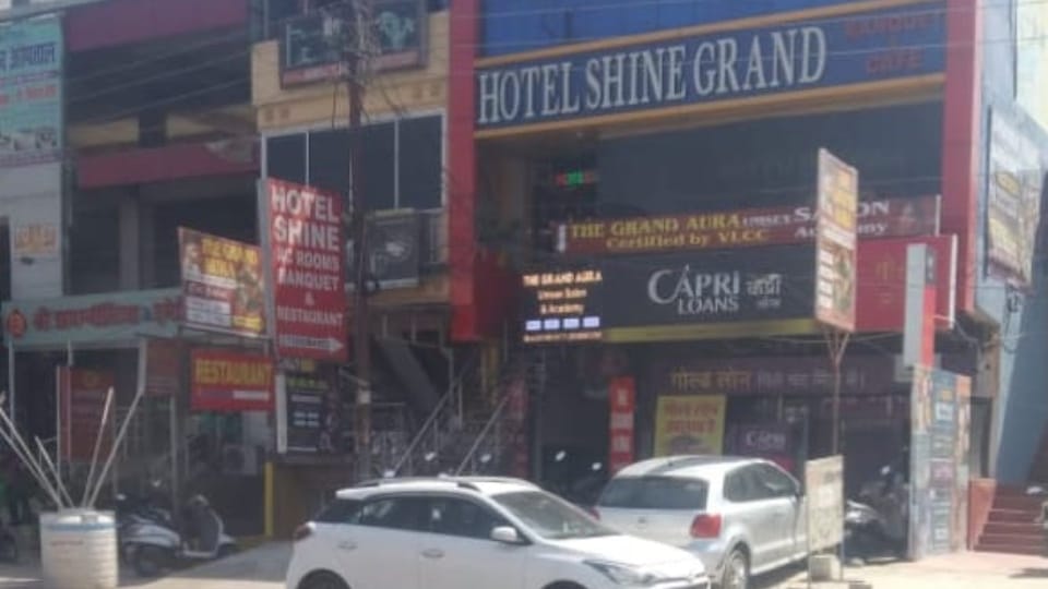 UP News Girls to come to hotel at night minor being forced into prostitution at Sign Grand Hotel gorakhpur