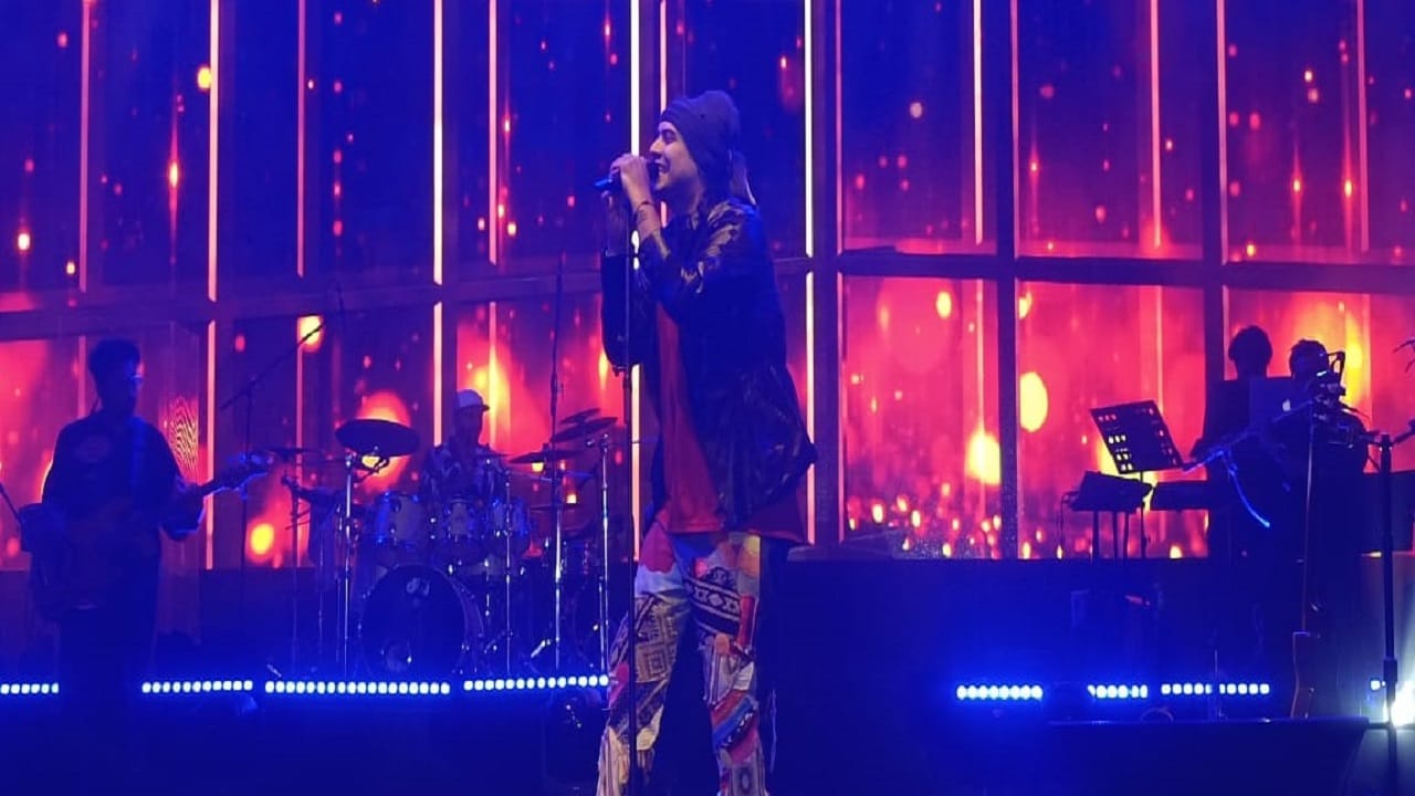 Singer Jubin Nautiyal melodious voice stole the show youth danced a lot in Star Night