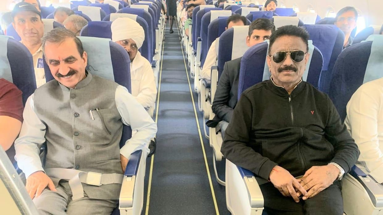 Himachal News Sukhu left for Ahmedabad with ministers for the national convention of Congress